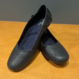 NWOT easy street flats!